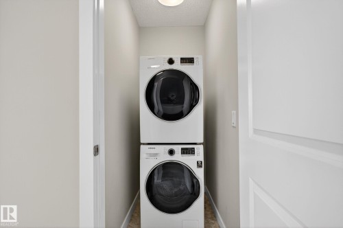 1091 Gault Boulevard, Edmonton, AB - Indoor Photo Showing Laundry Room