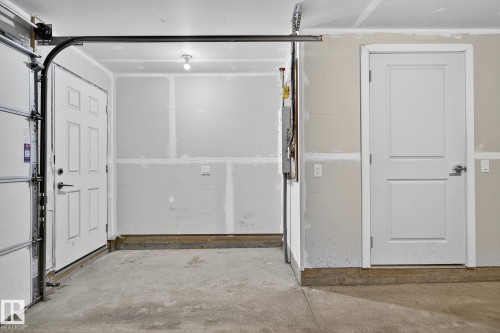 1091 Gault Boulevard, Edmonton, AB - Indoor Photo Showing Other Room
