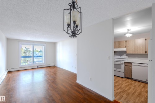 311 2624 Mill Woods Road E, Edmonton, AB - Indoor Photo Showing Kitchen