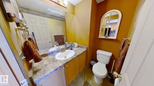 2927 30 Street, Edmonton, AB - Indoor Photo Showing Bathroom