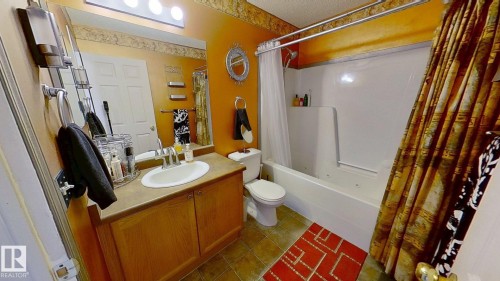 2927 30 Street, Edmonton, AB - Indoor Photo Showing Bathroom