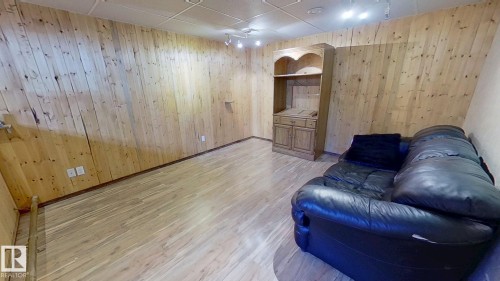 2927 30 Street, Edmonton, AB - Indoor