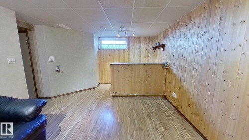 2927 30 Street, Edmonton, AB - Indoor