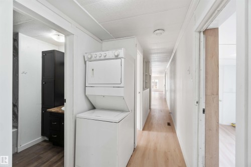 215 305 Calahoo Road, Spruce Grove, AB - Indoor Photo Showing Laundry Room