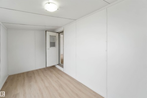 215 305 Calahoo Road, Spruce Grove, AB - Indoor Photo Showing Other Room