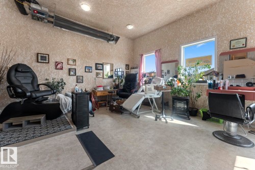 3808 2Nd Street, Mallaig, AB - Indoor