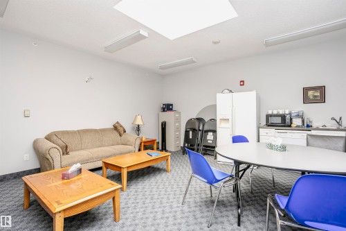 112 260 Sturgeon Road, St. Albert, AB - Indoor Photo Showing Living Room