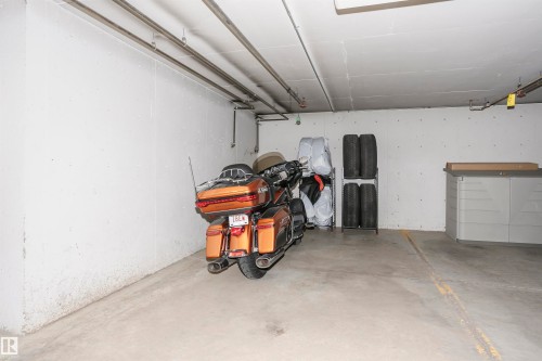 112 260 Sturgeon Road, St. Albert, AB - Indoor Photo Showing Garage