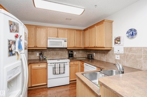 112 260 Sturgeon Road, St. Albert, AB - Indoor Photo Showing Kitchen With Double Sink