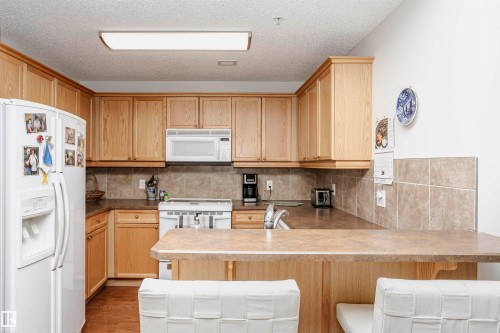 112 260 Sturgeon Road, St. Albert, AB - Indoor Photo Showing Kitchen