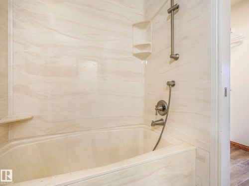 16812 95 Street, Edmonton, AB - Indoor Photo Showing Bathroom