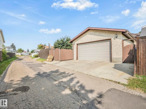 16812 95 Street, Edmonton, AB - Outdoor