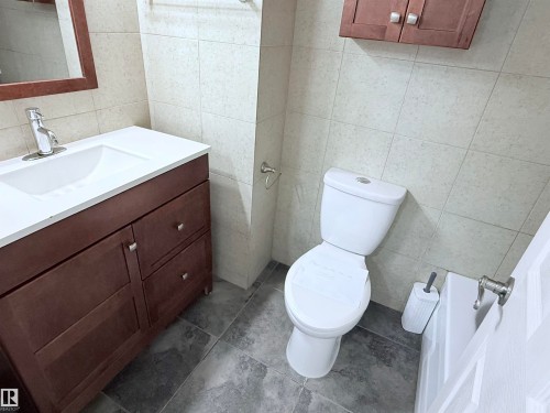 3171 138 Avenue, Edmonton, AB - Indoor Photo Showing Bathroom
