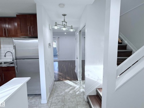 3171 138 Avenue, Edmonton, AB - Indoor Photo Showing Kitchen With Double Sink