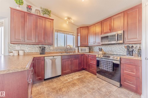 7808 163 Avenue, Edmonton, AB - Indoor Photo Showing Kitchen