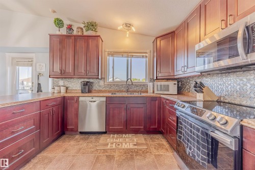 7808 163 Avenue, Edmonton, AB - Indoor Photo Showing Kitchen