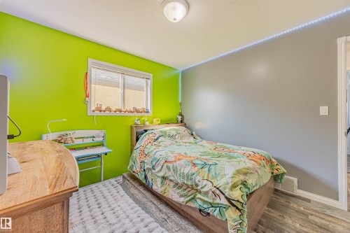 7808 163 Avenue, Edmonton, AB - Indoor Photo Showing Bedroom