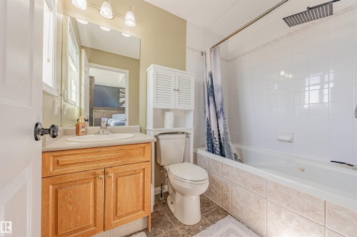 7808 163 Avenue, Edmonton, AB - Indoor Photo Showing Bathroom