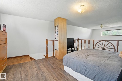 51019 Rge Road 273, Rural Parkland County, AB - Indoor Photo Showing Bedroom