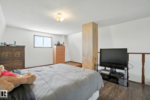 51019 Rge Road 273, Rural Parkland County, AB - Indoor Photo Showing Bedroom
