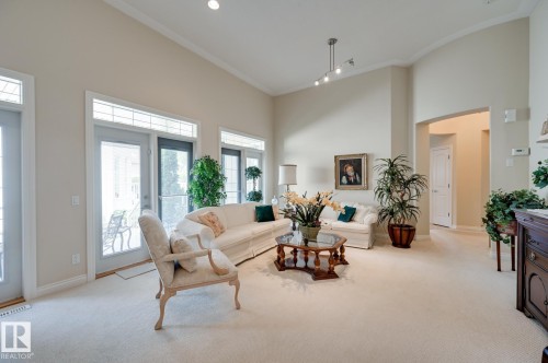 20 1225 Wanyandi Road, Edmonton, AB - Indoor Photo Showing Living Room