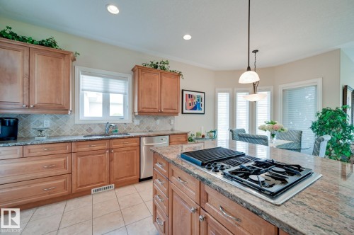 20 1225 Wanyandi Road, Edmonton, AB - Indoor Photo Showing Kitchen