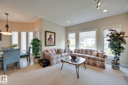20 1225 Wanyandi Road, Edmonton, AB - Indoor Photo Showing Living Room