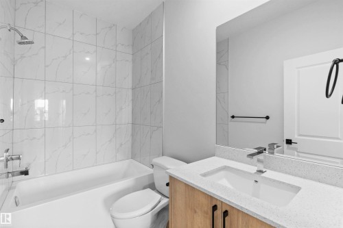 6373 King Wynd, Edmonton, AB - Indoor Photo Showing Bathroom