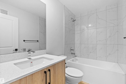 6373 King Wynd, Edmonton, AB - Indoor Photo Showing Bathroom