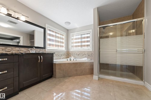1721 Adamson Crescent, Edmonton, AB - Indoor Photo Showing Bathroom