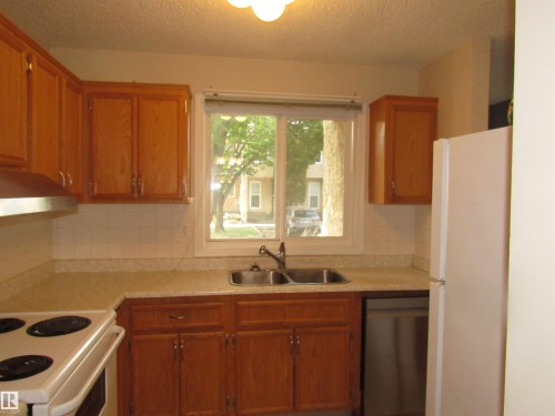 69 6220 172 Street, Edmonton, AB - Indoor Photo Showing Kitchen With Double Sink