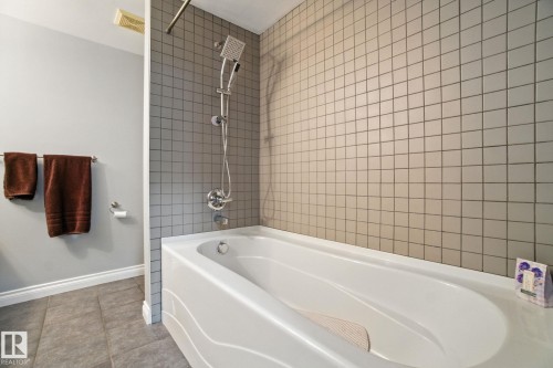 305 9819 96A Street, Edmonton, AB - Indoor Photo Showing Bathroom