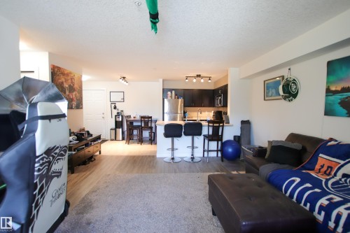 125 920 156 Street, Edmonton, AB - Indoor Photo Showing Living Room