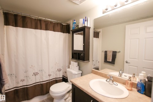 125 920 156 Street, Edmonton, AB - Indoor Photo Showing Bathroom