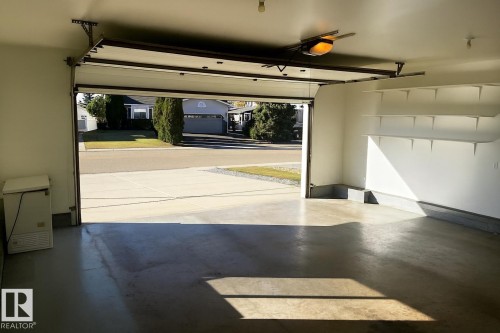 5813 57 Street, Vegreville, AB - Indoor Photo Showing Garage