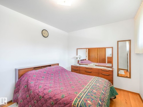 9010 Meadowlark Road, Edmonton, AB - Indoor Photo Showing Bedroom