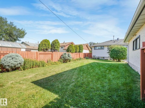 9010 Meadowlark Road, Edmonton, AB - Outdoor