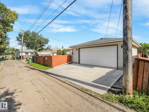 9010 Meadowlark Road, Edmonton, AB - Outdoor