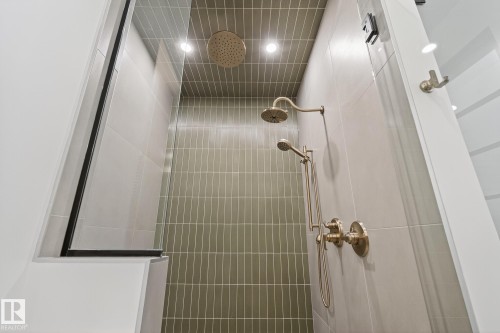 13804 85 Avenue, Edmonton, AB - Indoor Photo Showing Bathroom