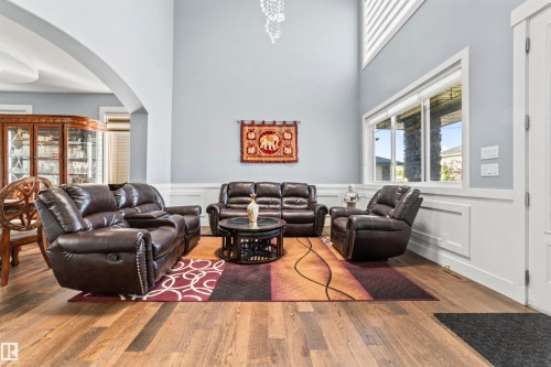 3909 49 Avenue, Beaumont, AB - Indoor Photo Showing Living Room