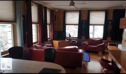 307 10134 100 Street, Edmonton, AB - Indoor Photo Showing Living Room