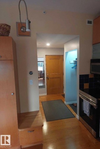 307 10134 100 Street, Edmonton, AB - Indoor