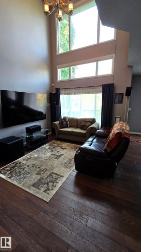 1325 Adamson Drive, Edmonton, AB - Indoor