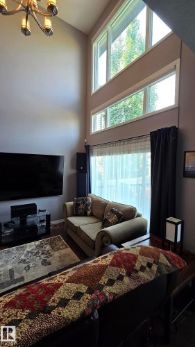 1325 Adamson Drive, Edmonton, AB - Indoor