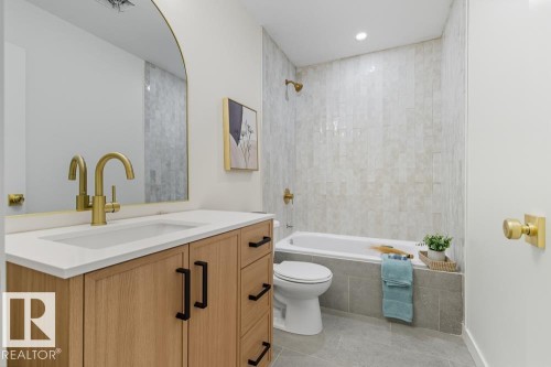 121 Abbottsfield Road, Edmonton, AB - Indoor Photo Showing Bathroom