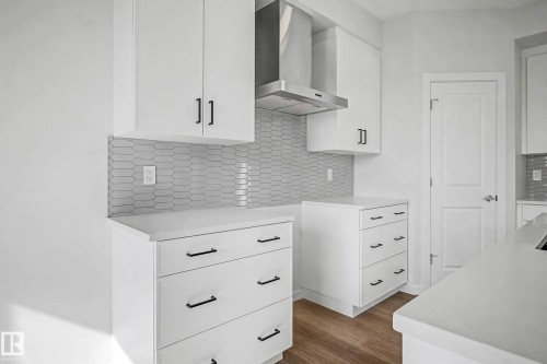 6923 51 Avenue, Beaumont, AB - Indoor Photo Showing Kitchen