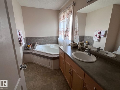 20707 56 Avenue, Edmonton, AB - Indoor Photo Showing Bathroom