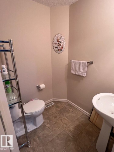20707 56 Avenue, Edmonton, AB - Indoor Photo Showing Bathroom
