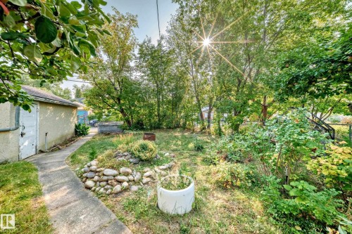 11233 95 Street, Edmonton, AB - Outdoor