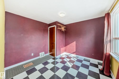 11233 95 Street, Edmonton, AB - Indoor Photo Showing Bedroom